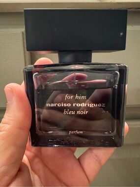 Narciso Rodriguez Bleu Noir Men’s Parfum Bottle in Black